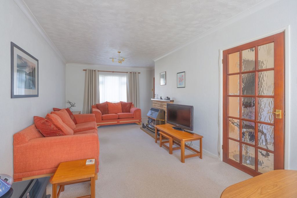 Property photo 3 of 13 Ewemove Taunton Fairfield Road (5)