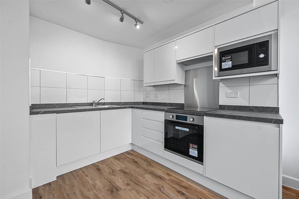 Property photo 3 of 10 Reception/ Kitchen