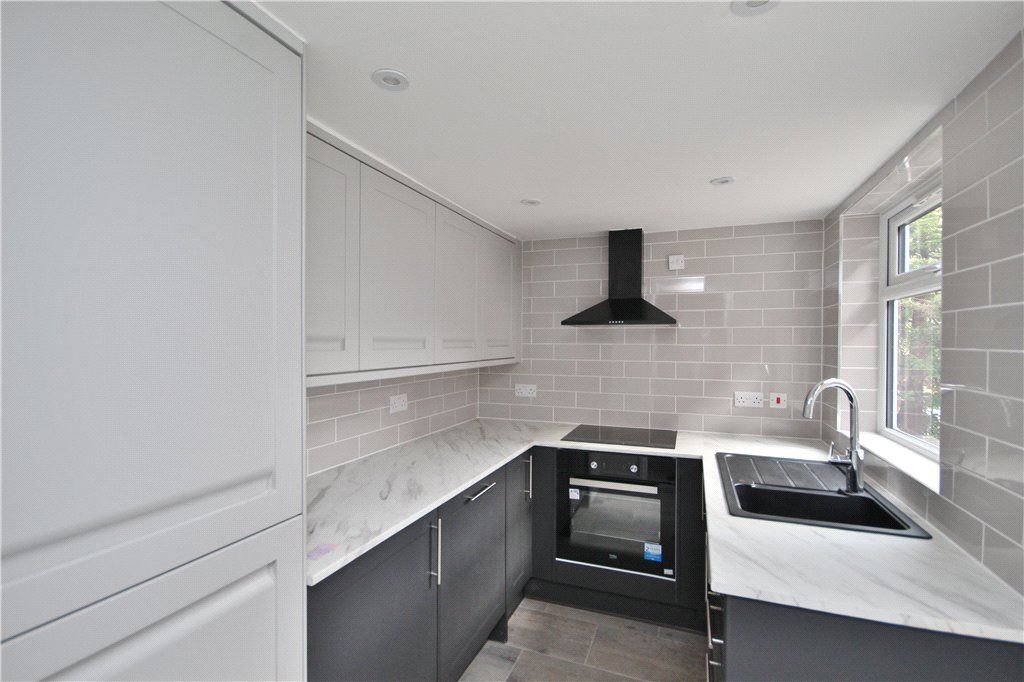 Property photo 3 of 10 Kitchen
