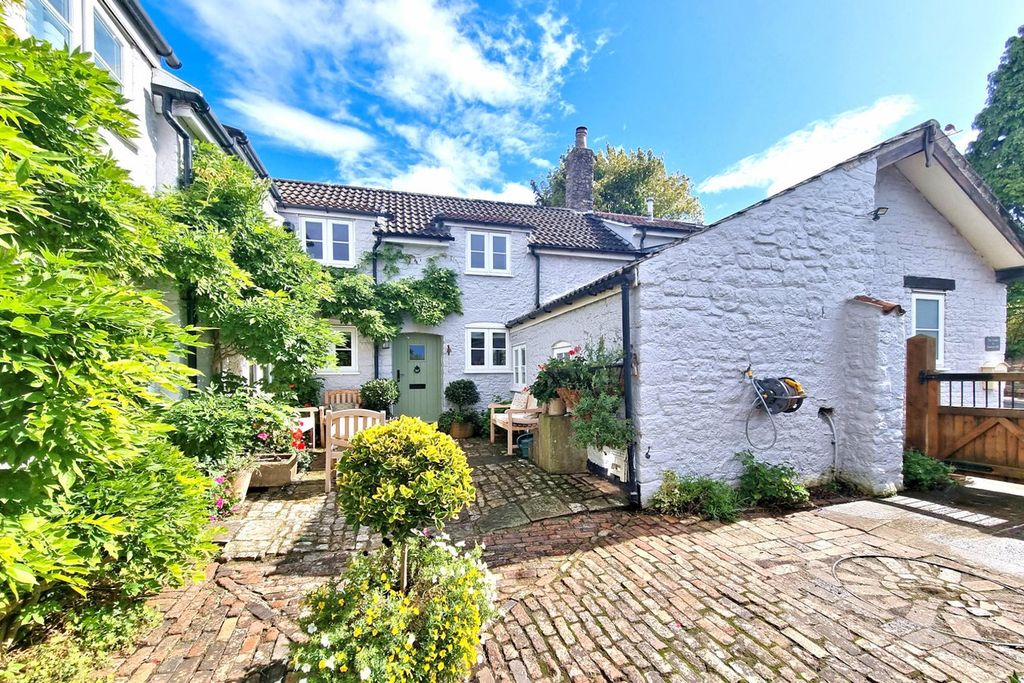 Property photo 2 of 20