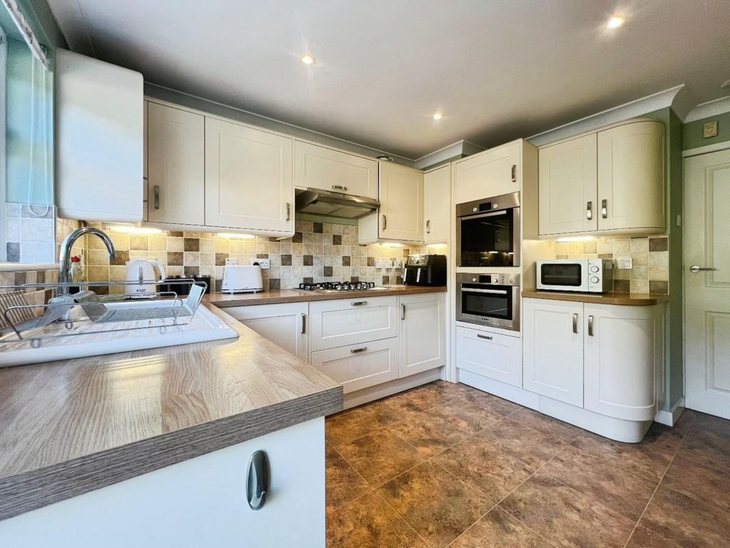 Property photo 2 of 12 Kitchen