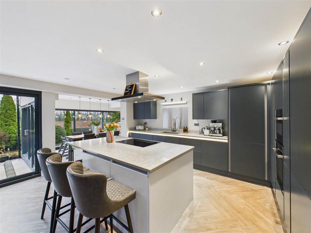 Property photo 2 of 23 Breakfast Kitchen