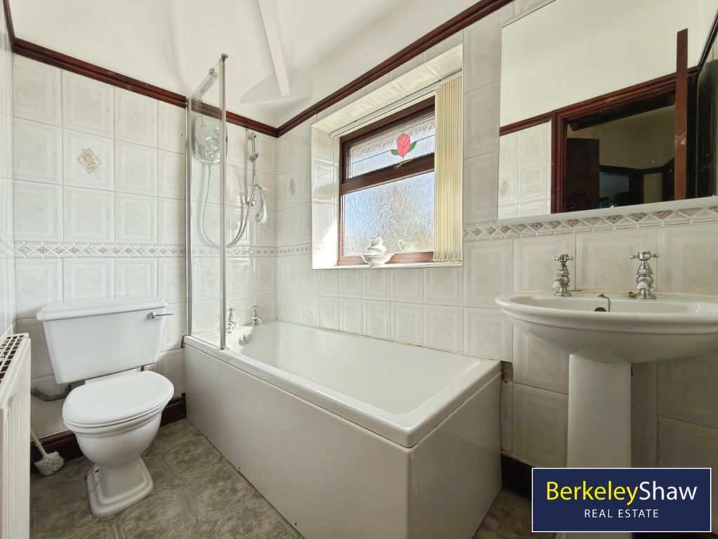 Property photo 3 of 14 Bathroom