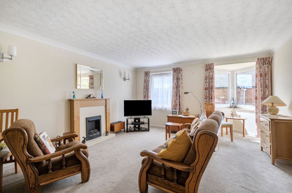 Property photo 2 of 17 Sitting Room