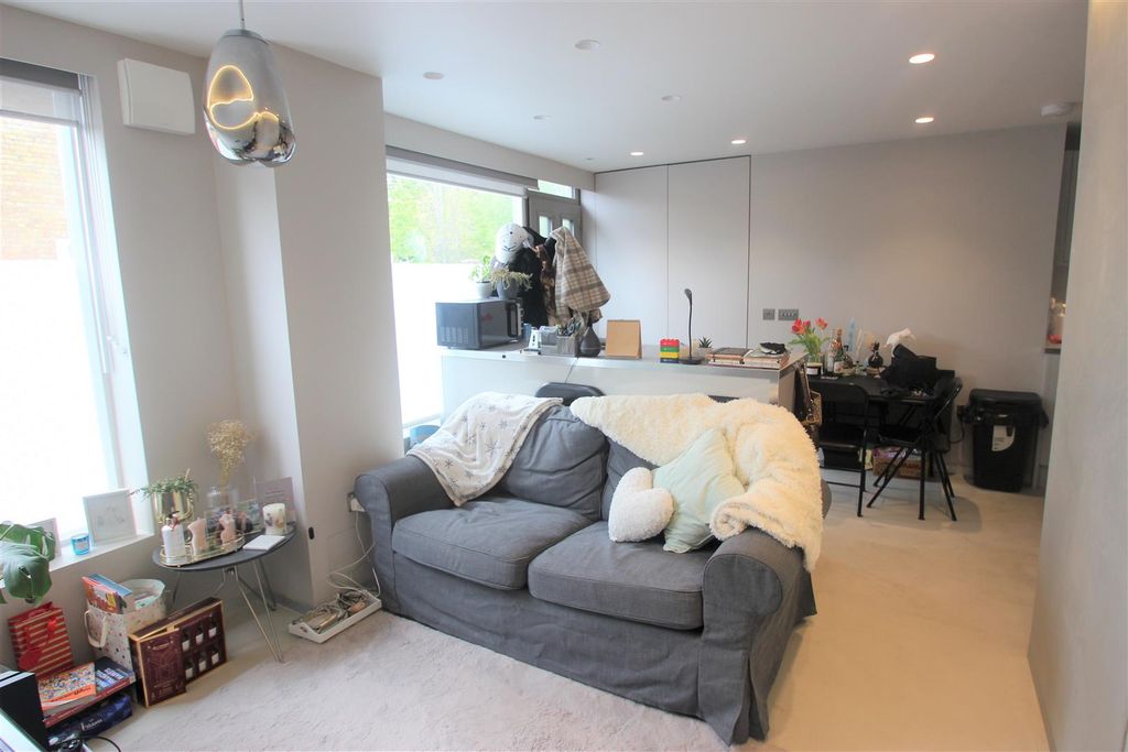 Property photo 3 of 5