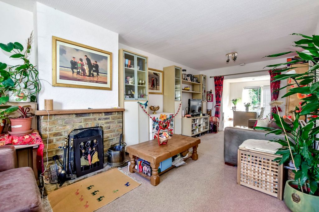 Property photo 2 of 20