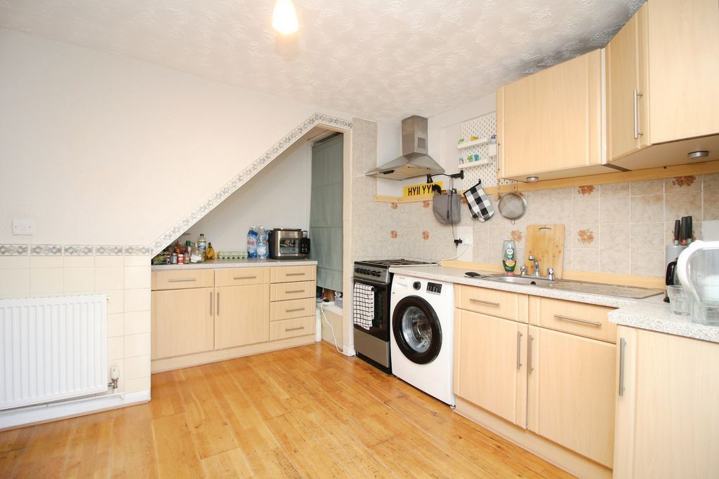 Property photo 3 of 18