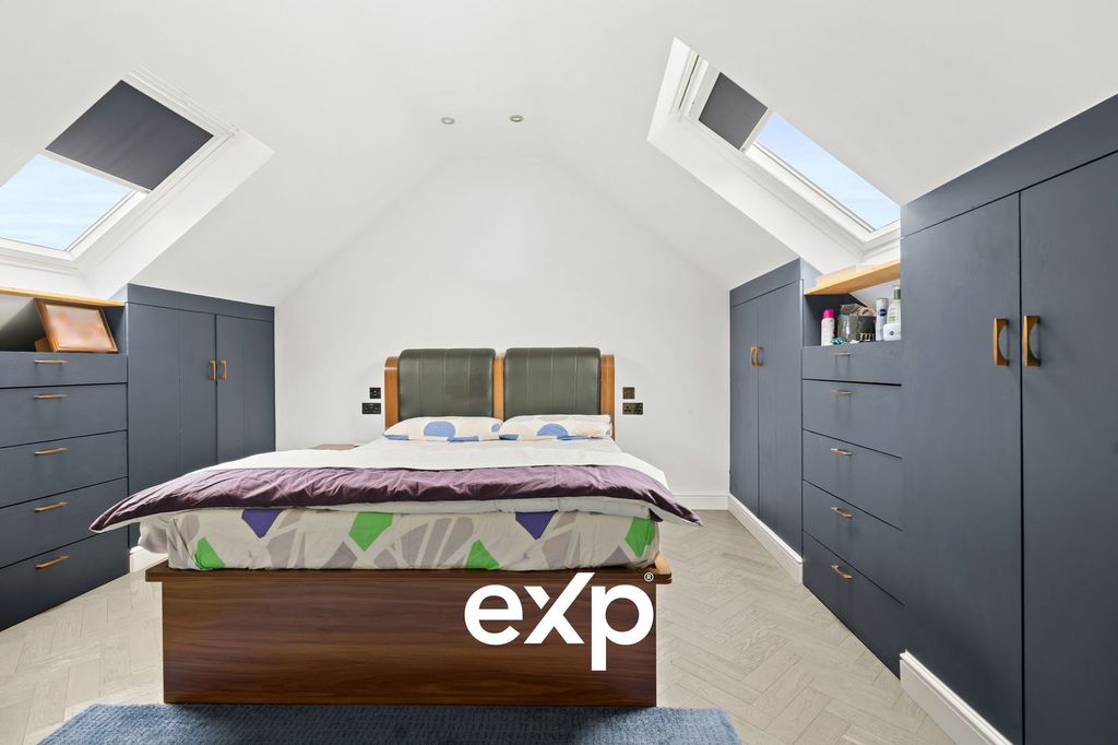 Property photo 3 of 28