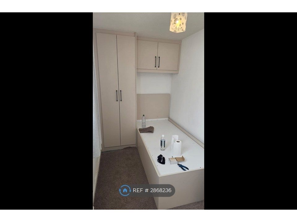 Property photo 2 of 33