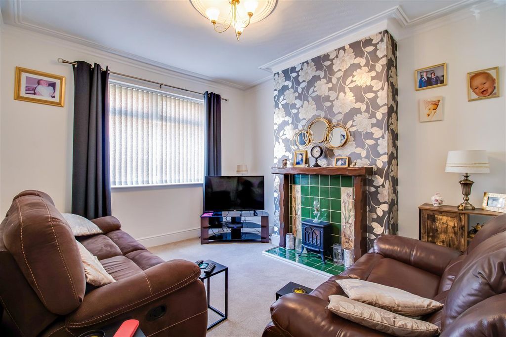 Property photo 3 of 10 Living Room