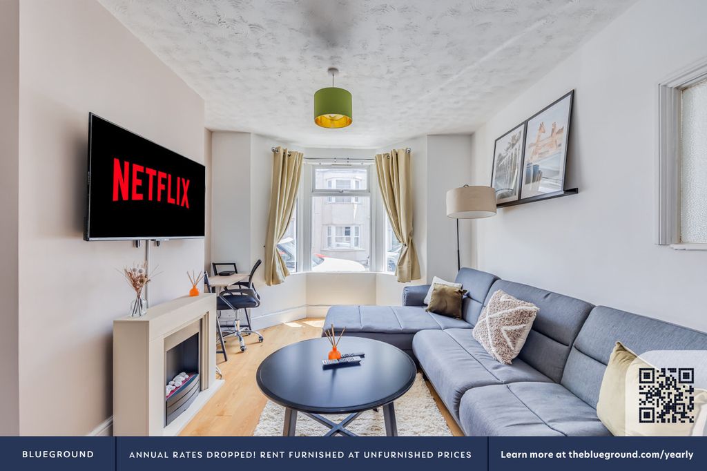 Property photo 3 of 26 Living Room