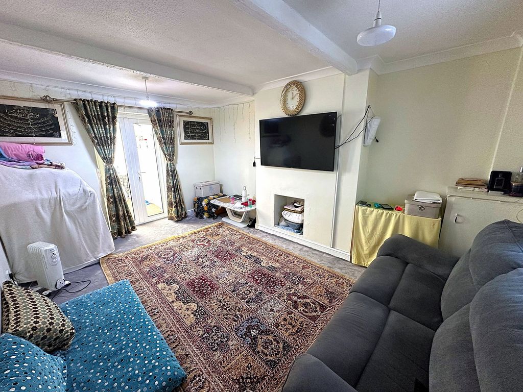 Property photo 2 of 7