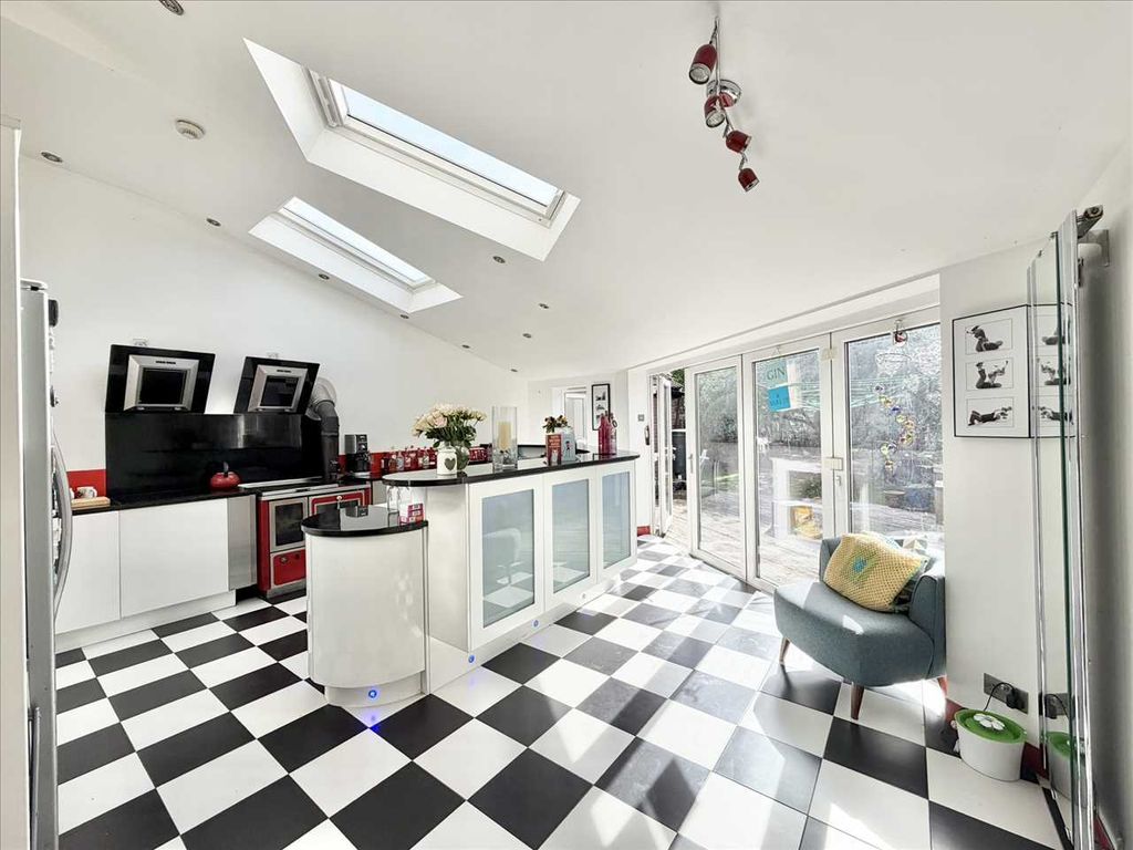 Property photo 2 of 29 Kitchen Diner