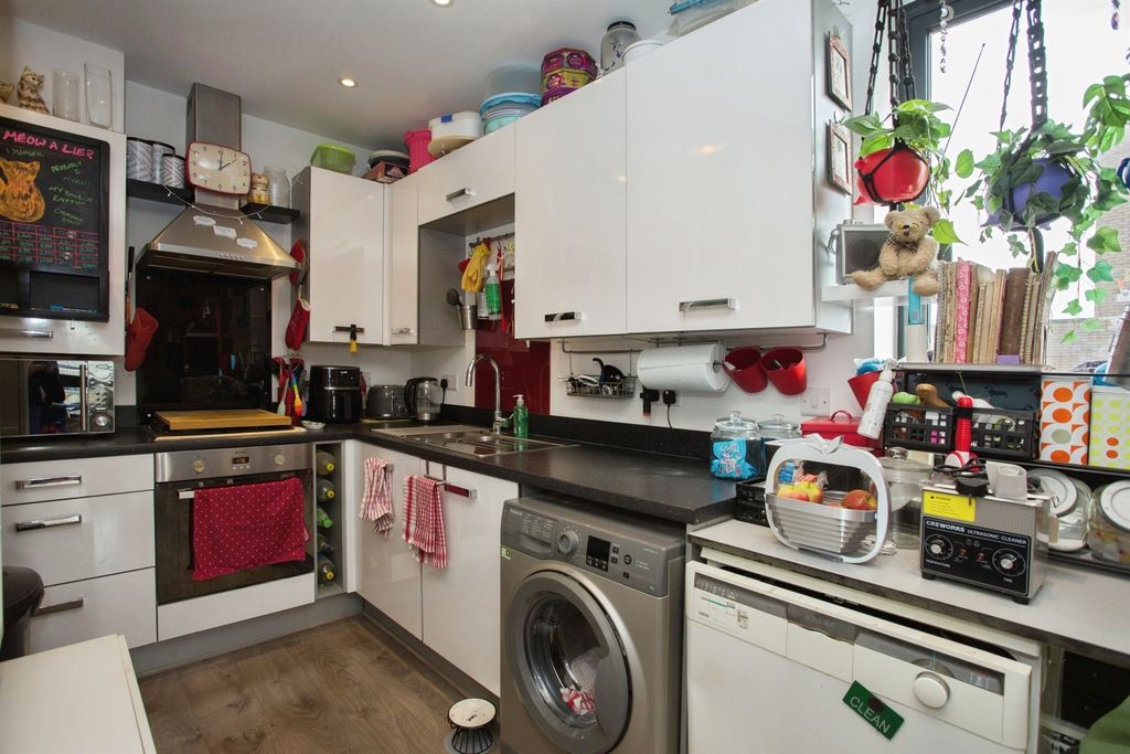 Property photo 2 of 9