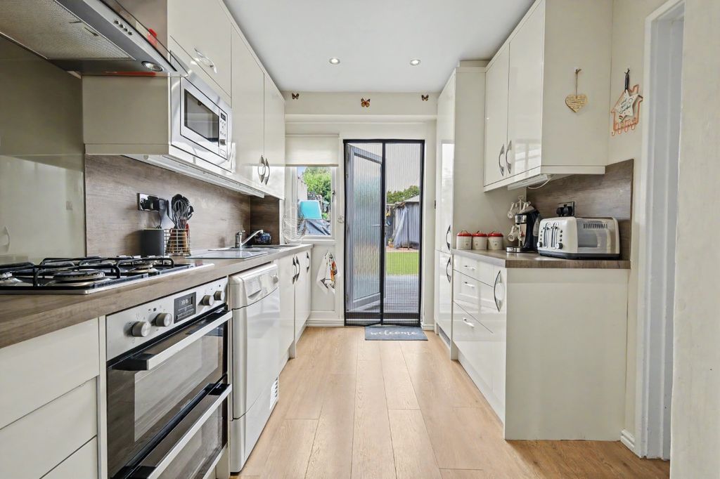 Property photo 3 of 15 5219076