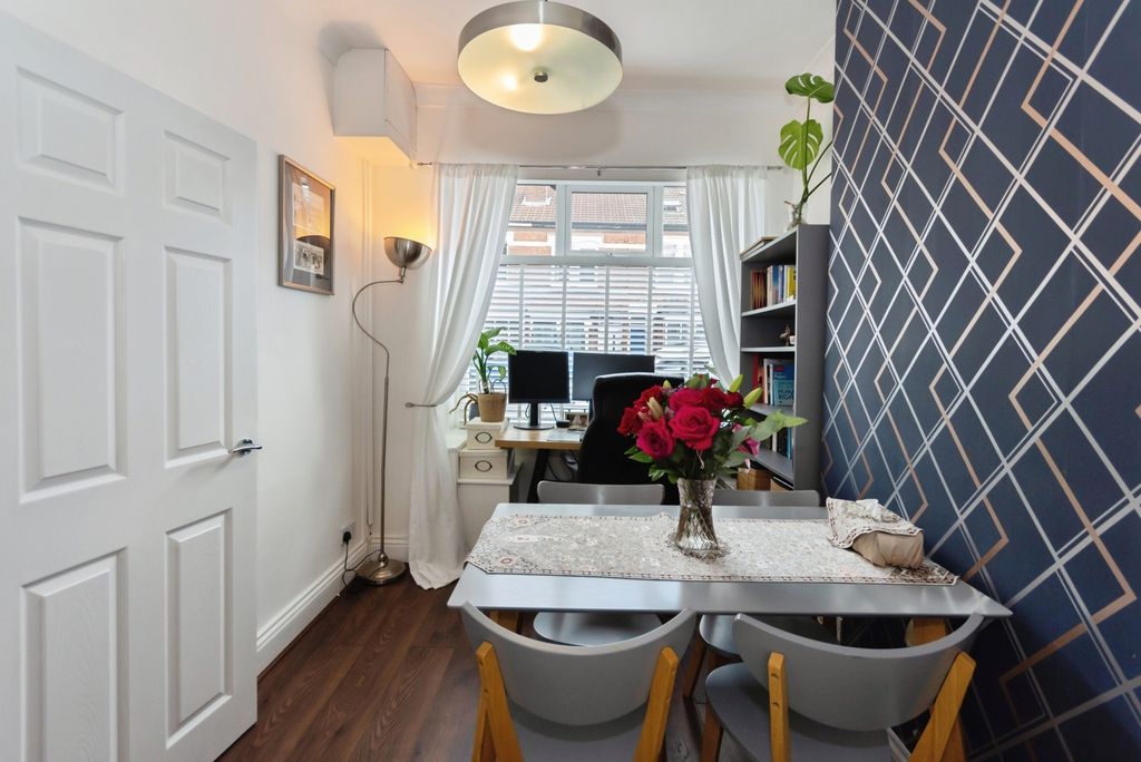 Property photo 3 of 19 Dining Room