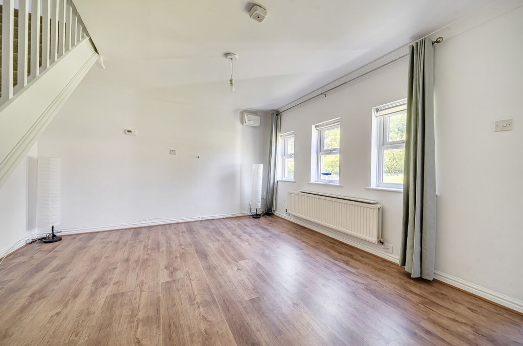 Property photo 2 of 16 1445842-11-69Ea46...