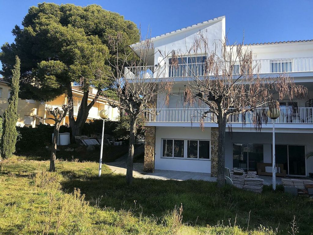 Property photo 2 of 36