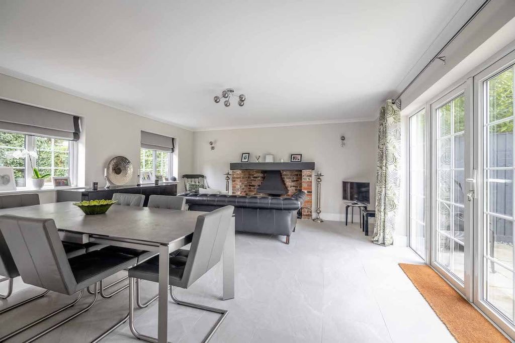 Property photo 3 of 25