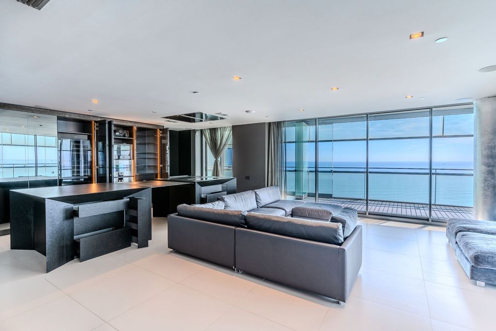 Property photo 3 of 81