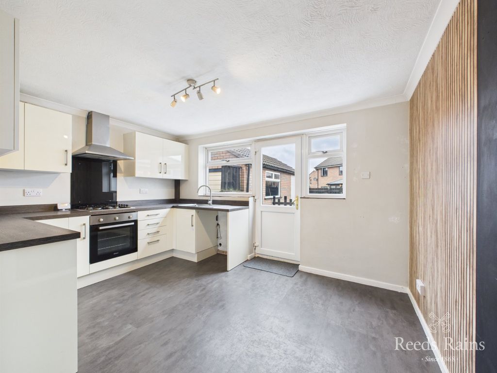 Property photo 2 of 17 Kitchen/Dining Room