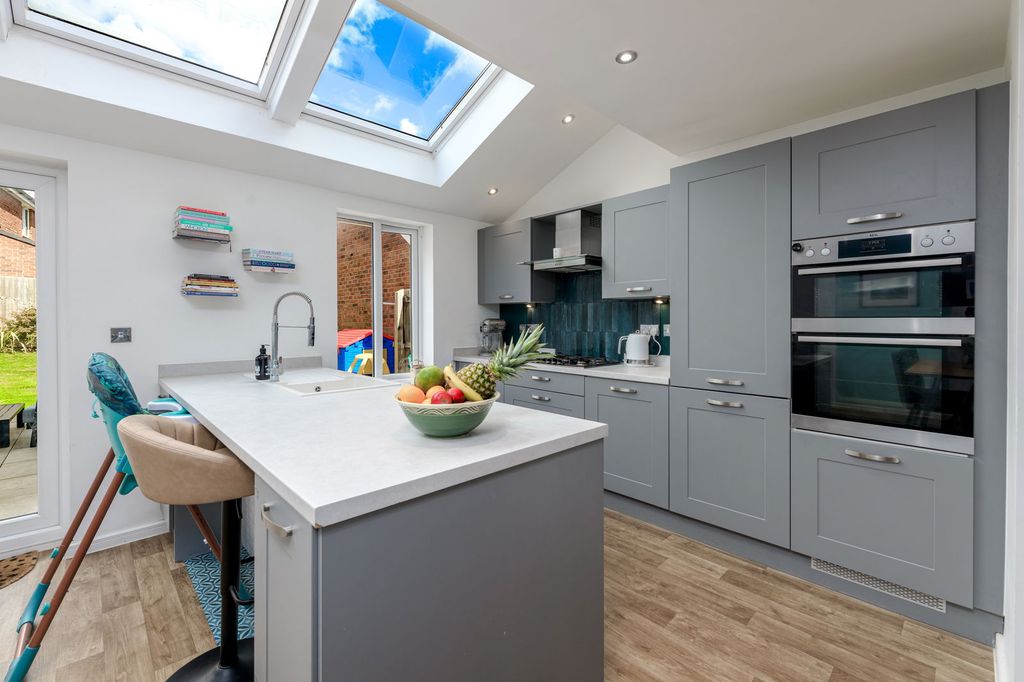 Property photo 2 of 26