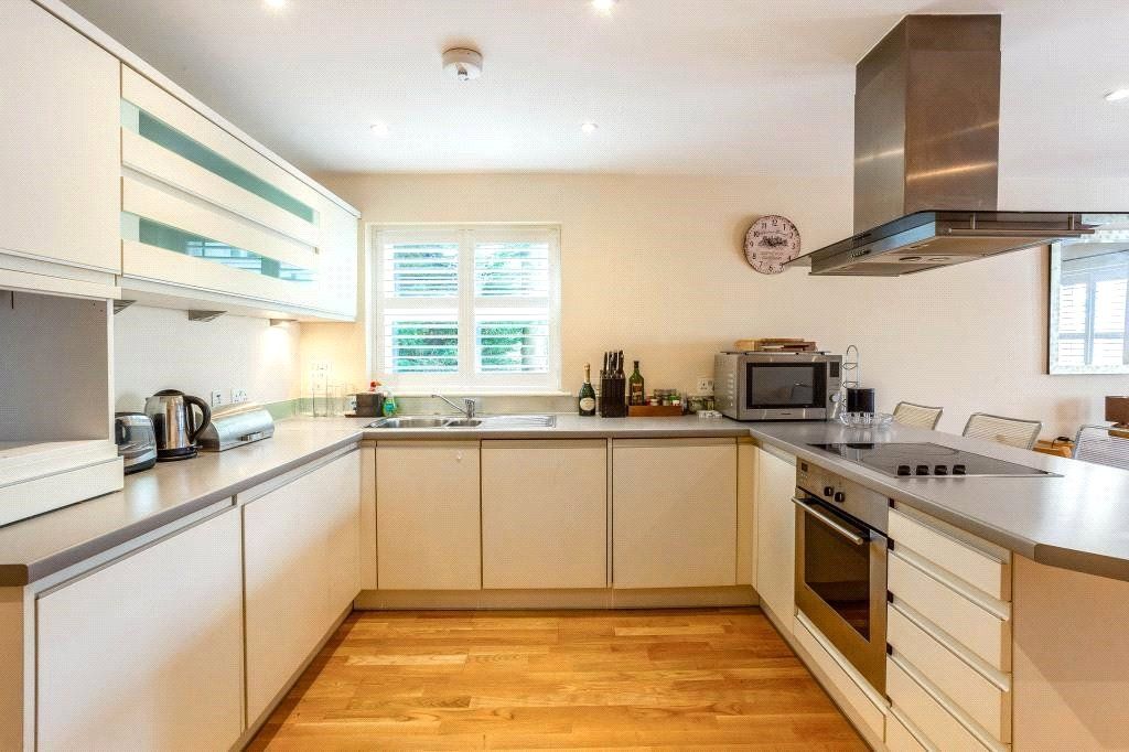 Property photo 3 of 9 Kitchen