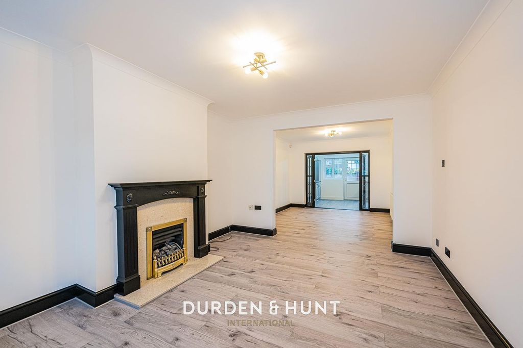 Property photo 3 of 21 Eyhurst-13.Jpg