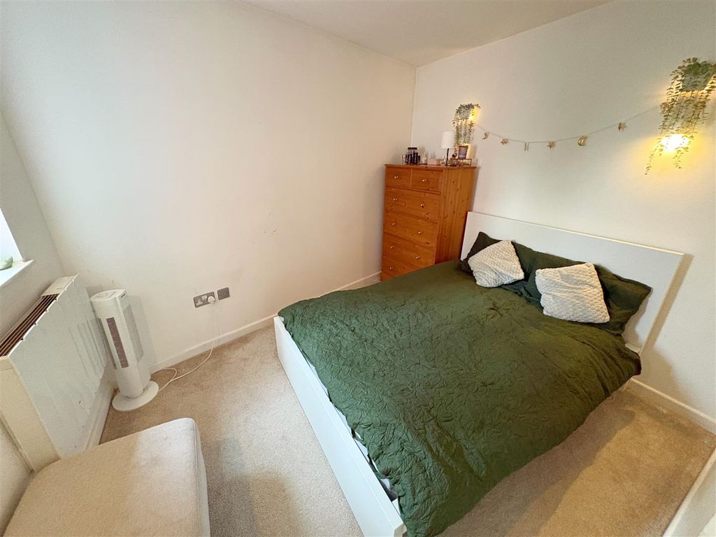Property photo 3 of 21 Bedroom One.Jpg