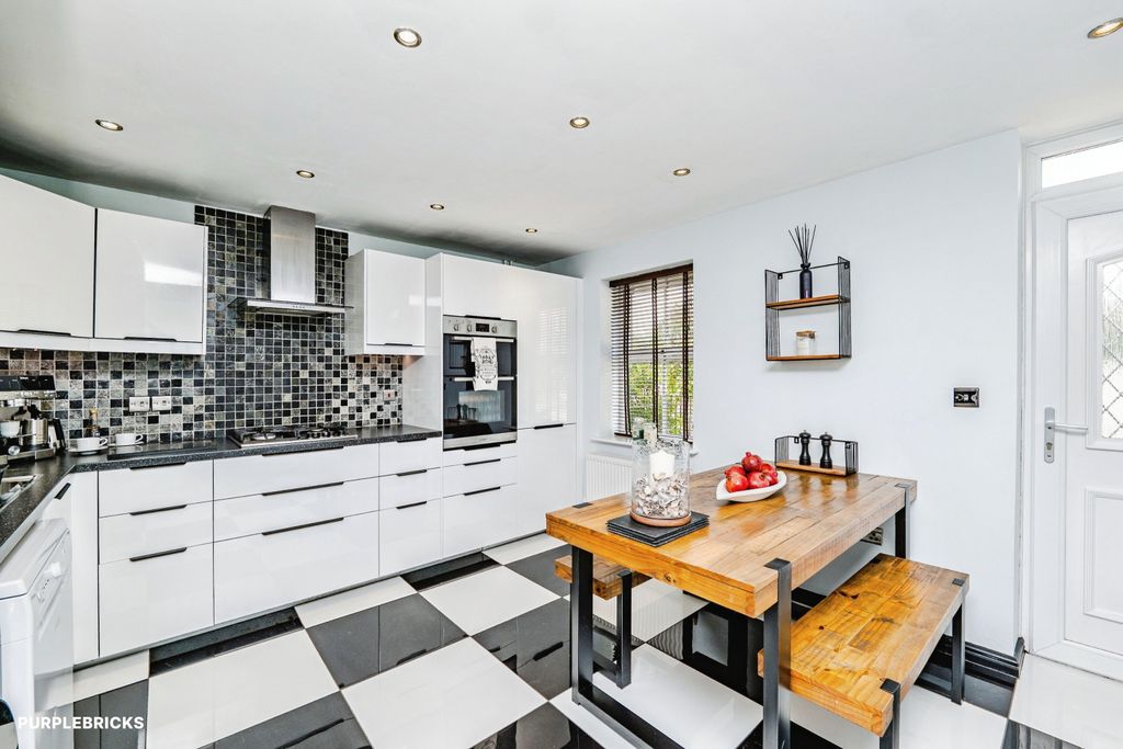 Property photo 2 of 35 Kitchen/Diner