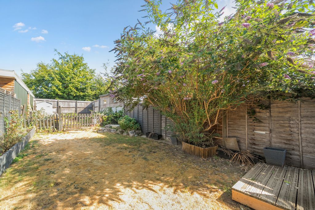 Property photo 2 of 12 Garden