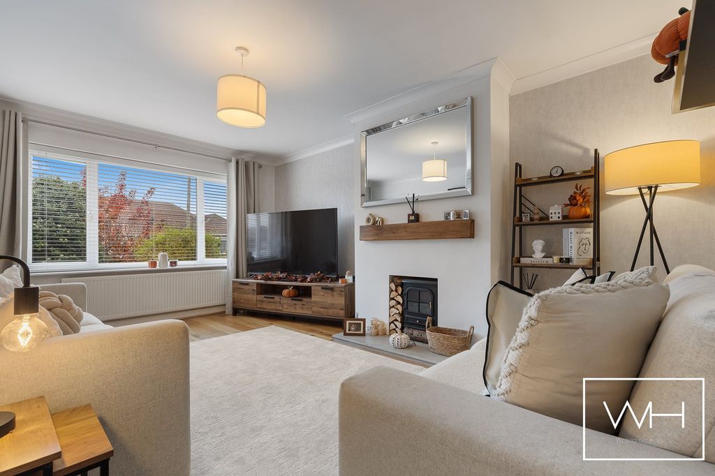 Property photo 3 of 20 18 St Paul_S Parade 03_297