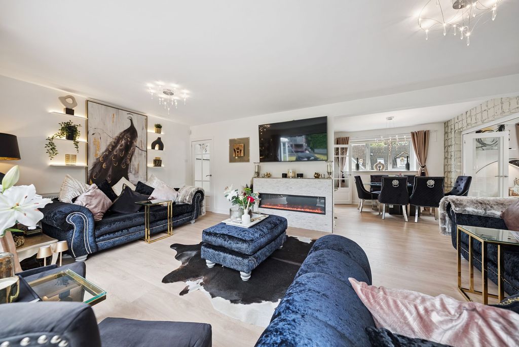 Property photo 3 of 28