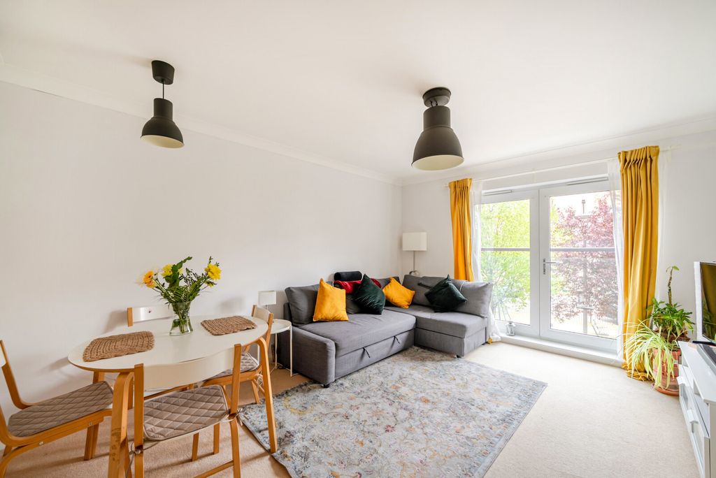 Property photo 2 of 10 Sitting Room