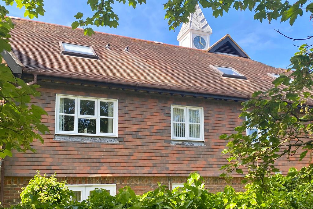 2 bed flat for saleMonmouth Court, Lymington SO41