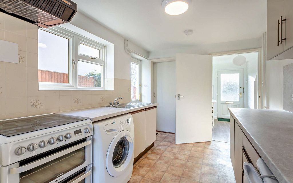 Property photo 3 of 19 Kitchen