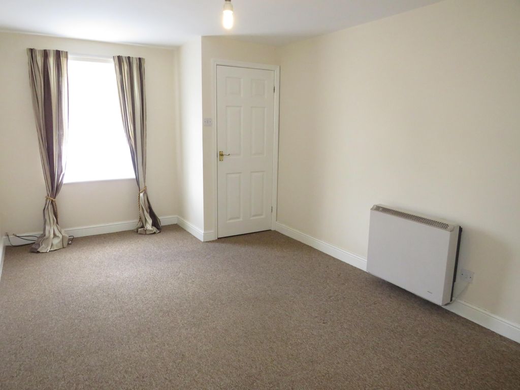 Property photo 3 of 6 Living Room