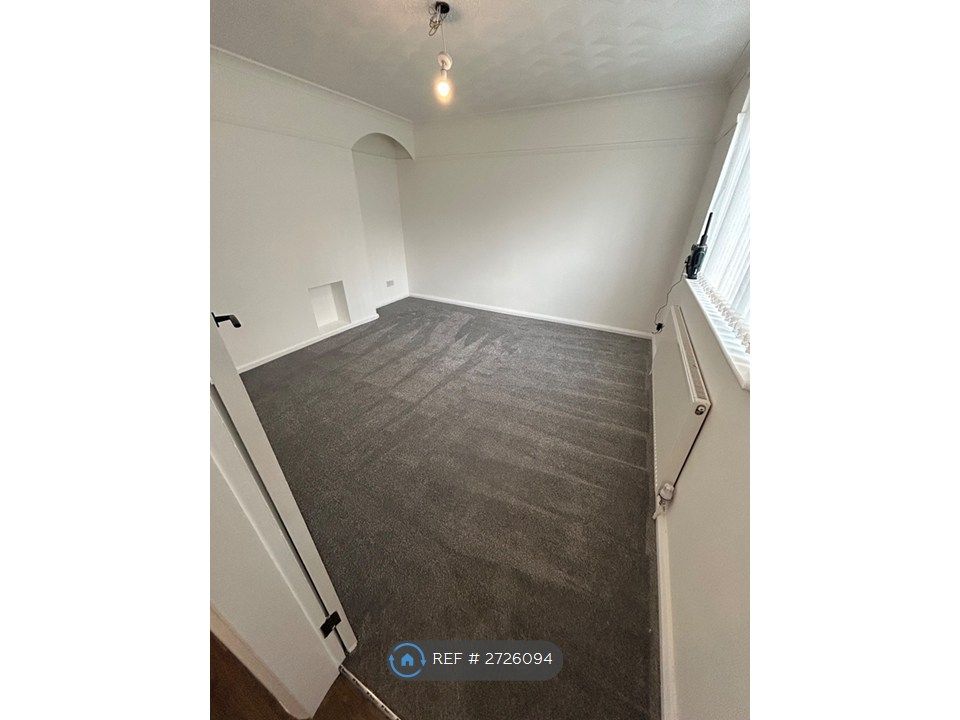 Property photo 3 of 18 Living Room