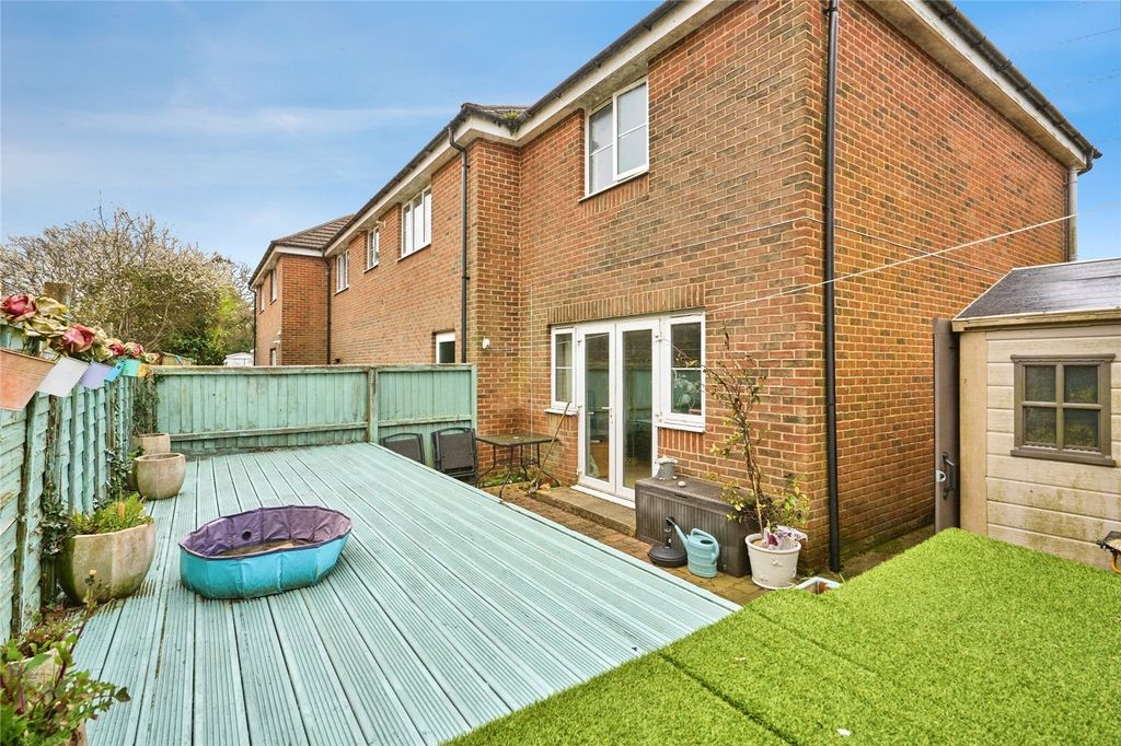 Property photo 2 of 10 Garden