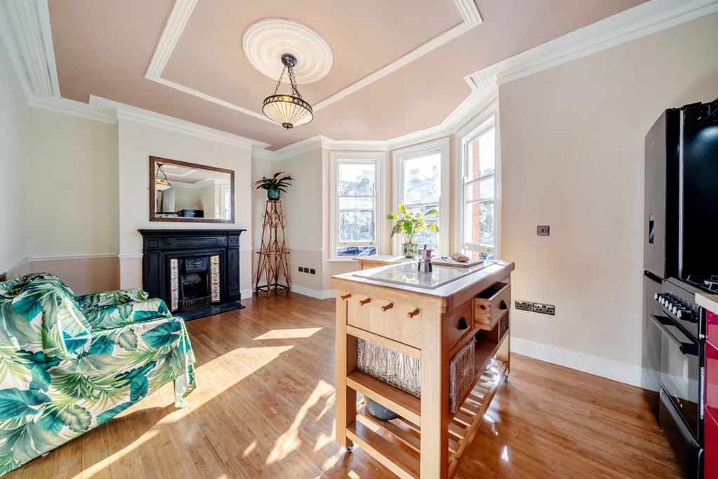 Property photo 2 of 18 1527275-1-6Abe307...