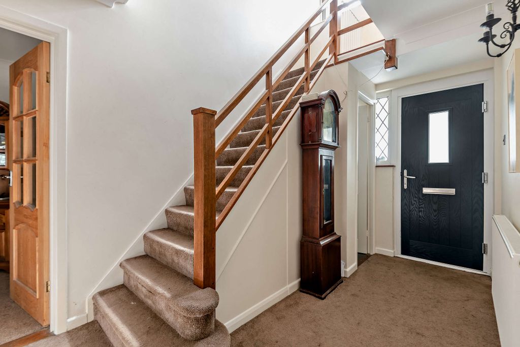 Property photo 2 of 27