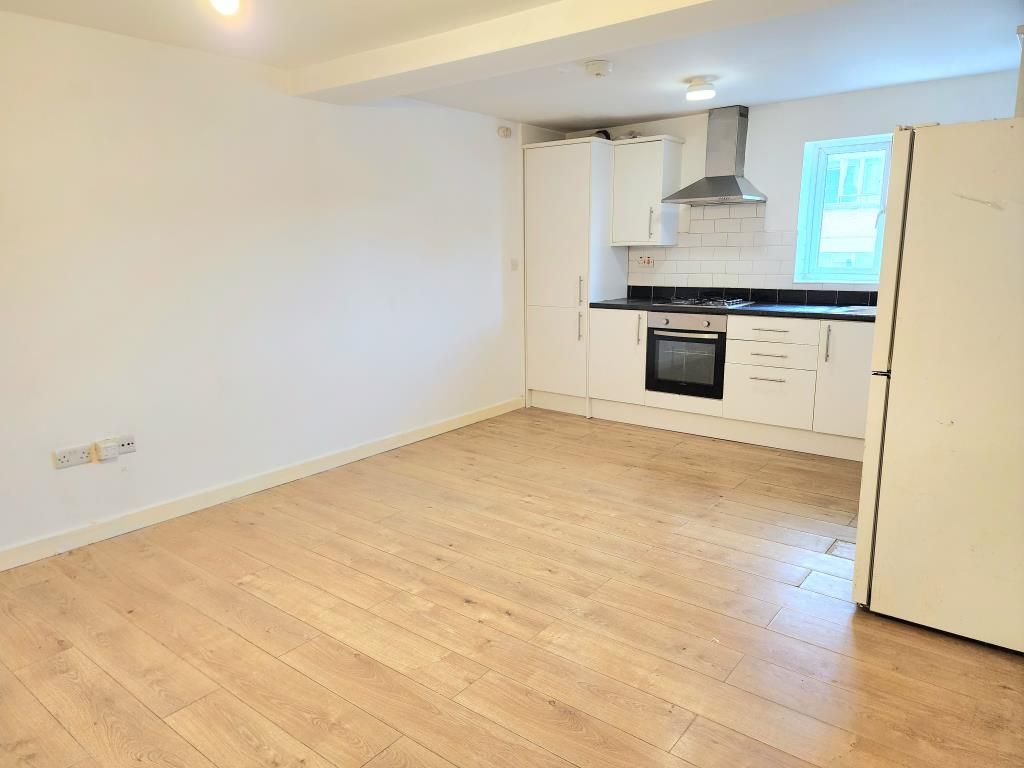 Property photo 2 of 5 Kitchen