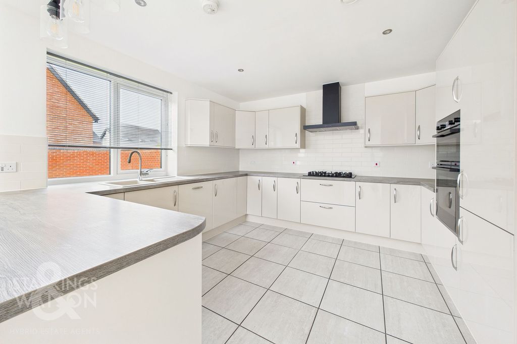 Property photo 2 of 29