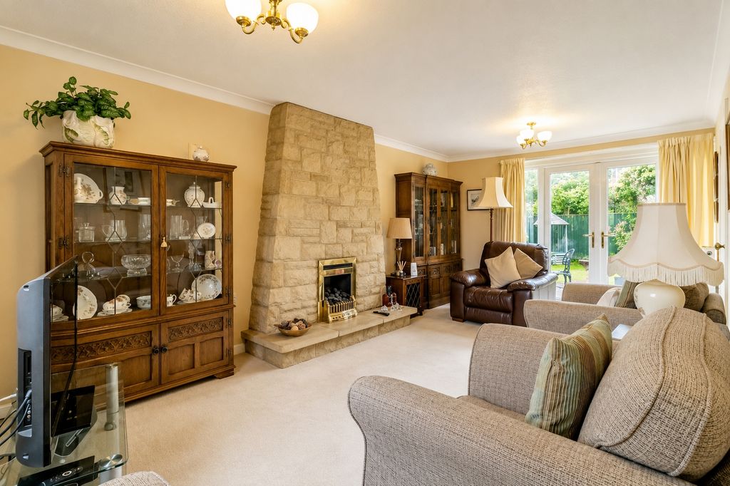 Property photo 3 of 11 Sitting Room