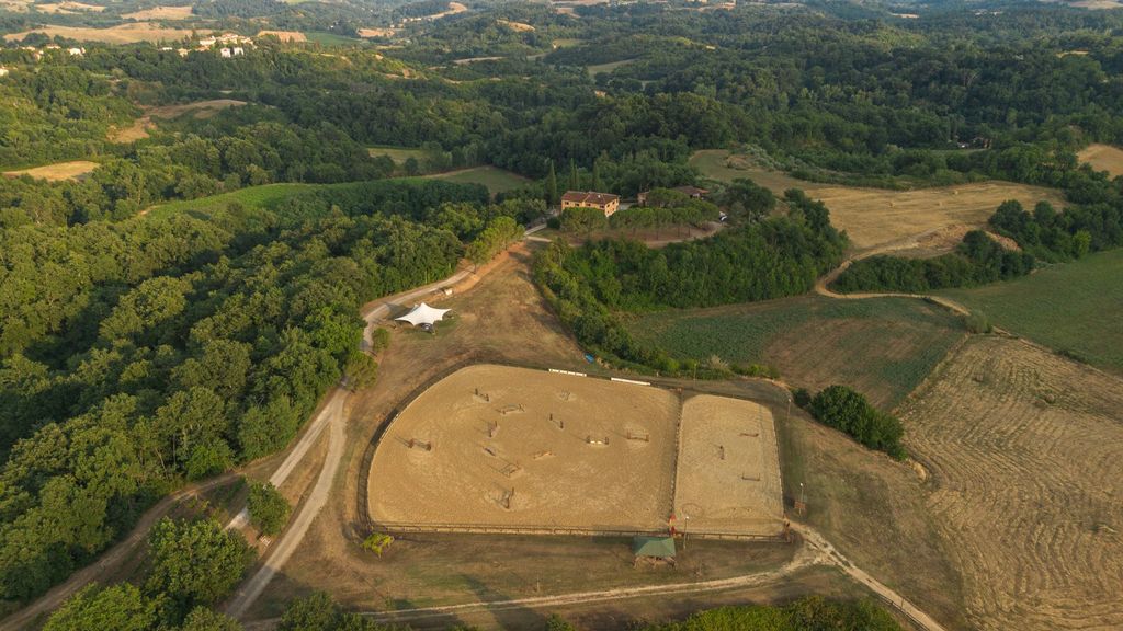 Property photo 1 of 46 Large Estate With Riding Facilities In Terranuova Bracciolini