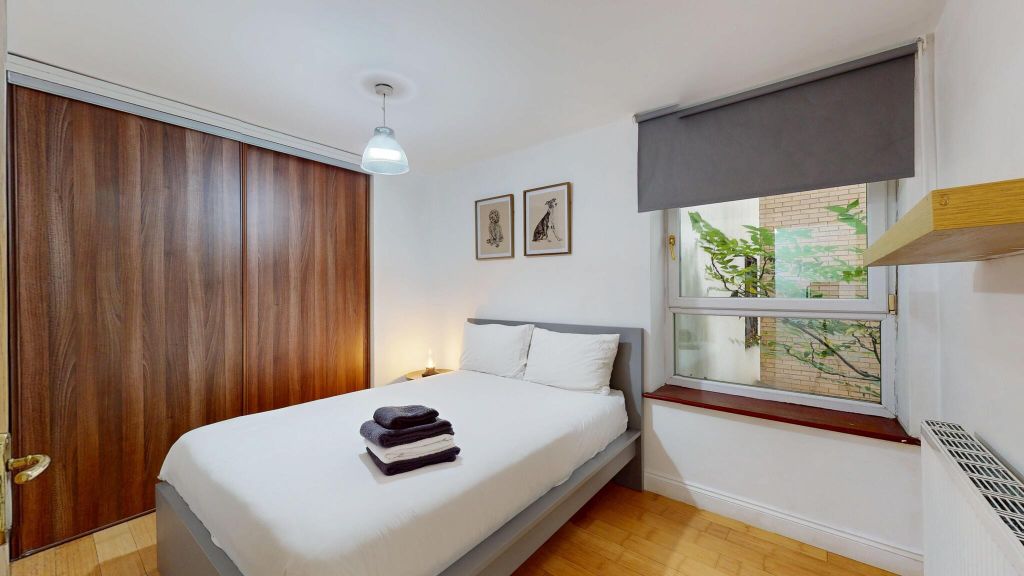 Property photo 3 of 16 Bedroom