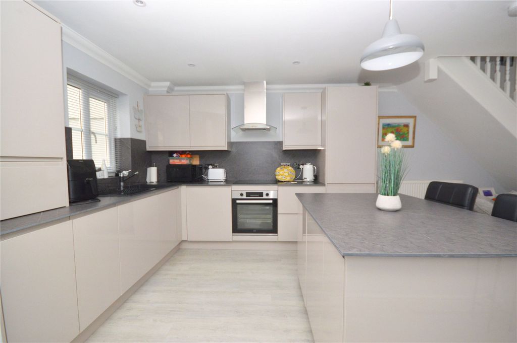 Property photo 3 of 11 Picture No. 12