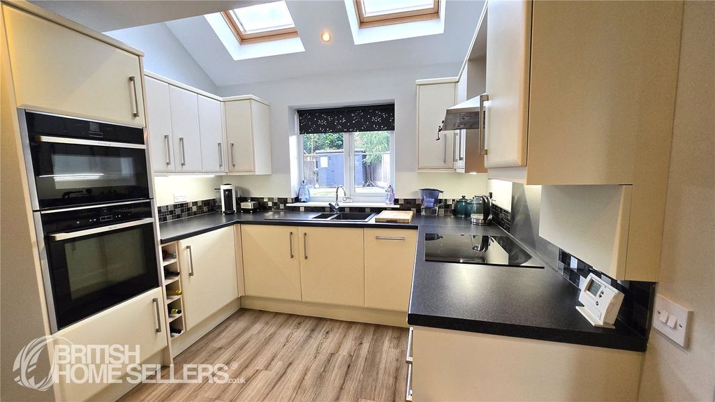 Property photo 3 of 16 Picture No. 12