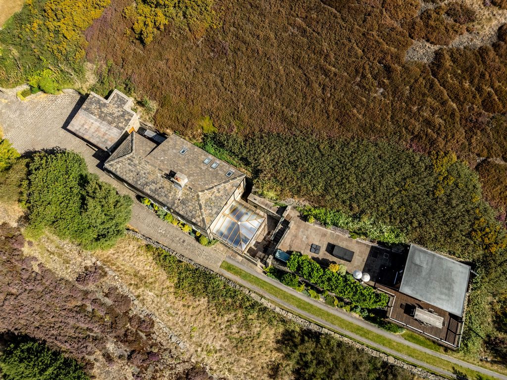 Property photo 2 of 34