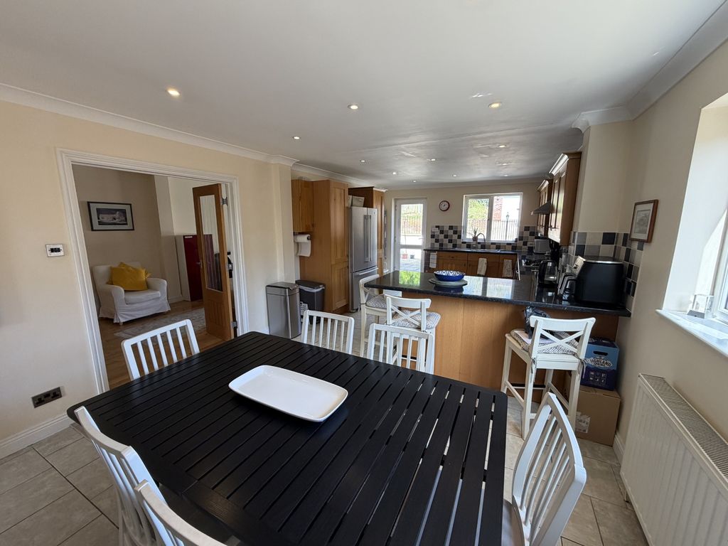 Property photo 3 of 27